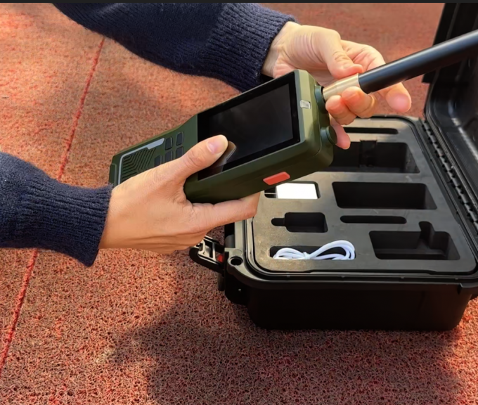 Portable Drone Detector with 3KM Range and 400MHz-6GHz Detection