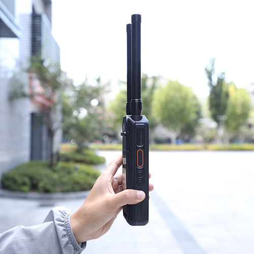 Handheld Drone Detector with 100MHz-6000MHz Frequency Range 1.5km-2km Detection Radius and ＜6s Response Time for UAV Locator