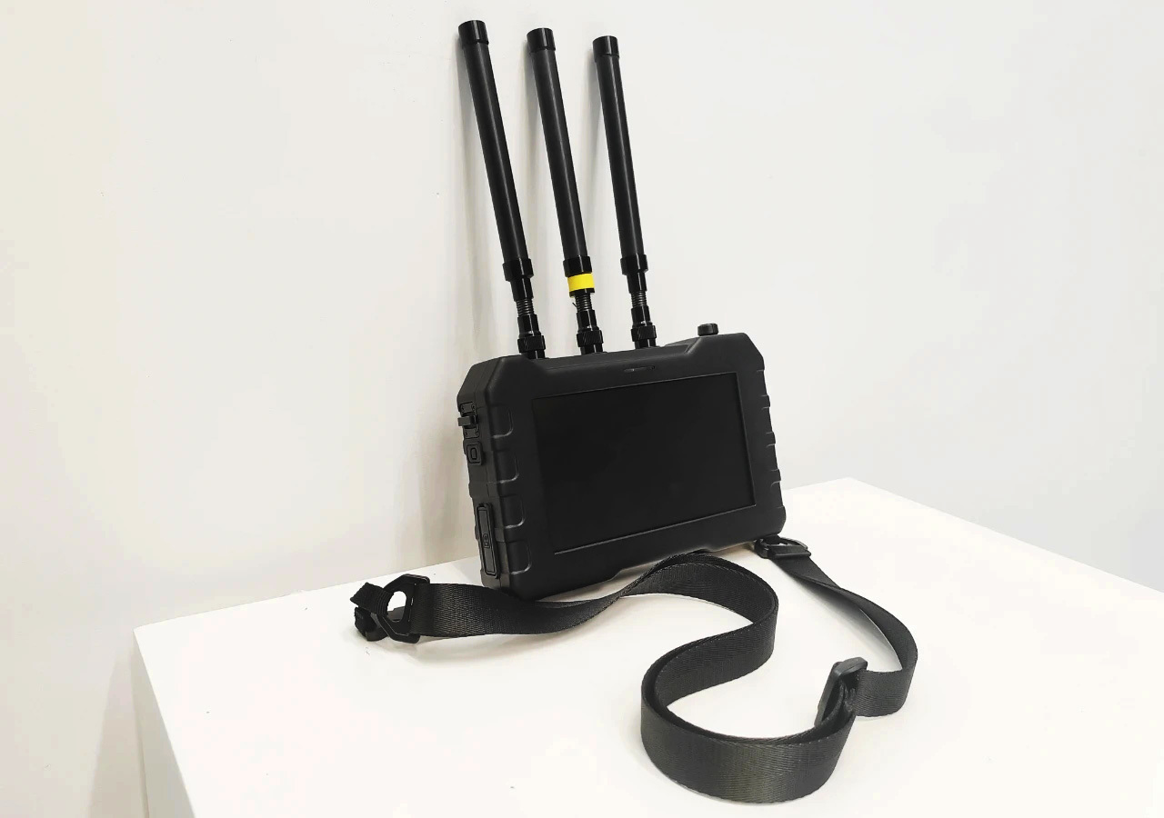 Portable Handheld Drone Detector with 7-inch Touchscreen 1.5 km Detection Radius and 32 GB Memory Card